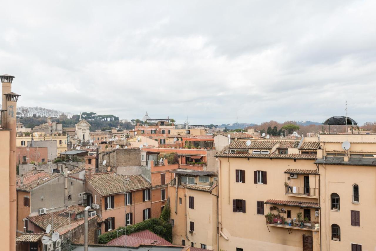 Amazing Penthouse With Private Terrace In Trastevere Rome Bagian luar foto