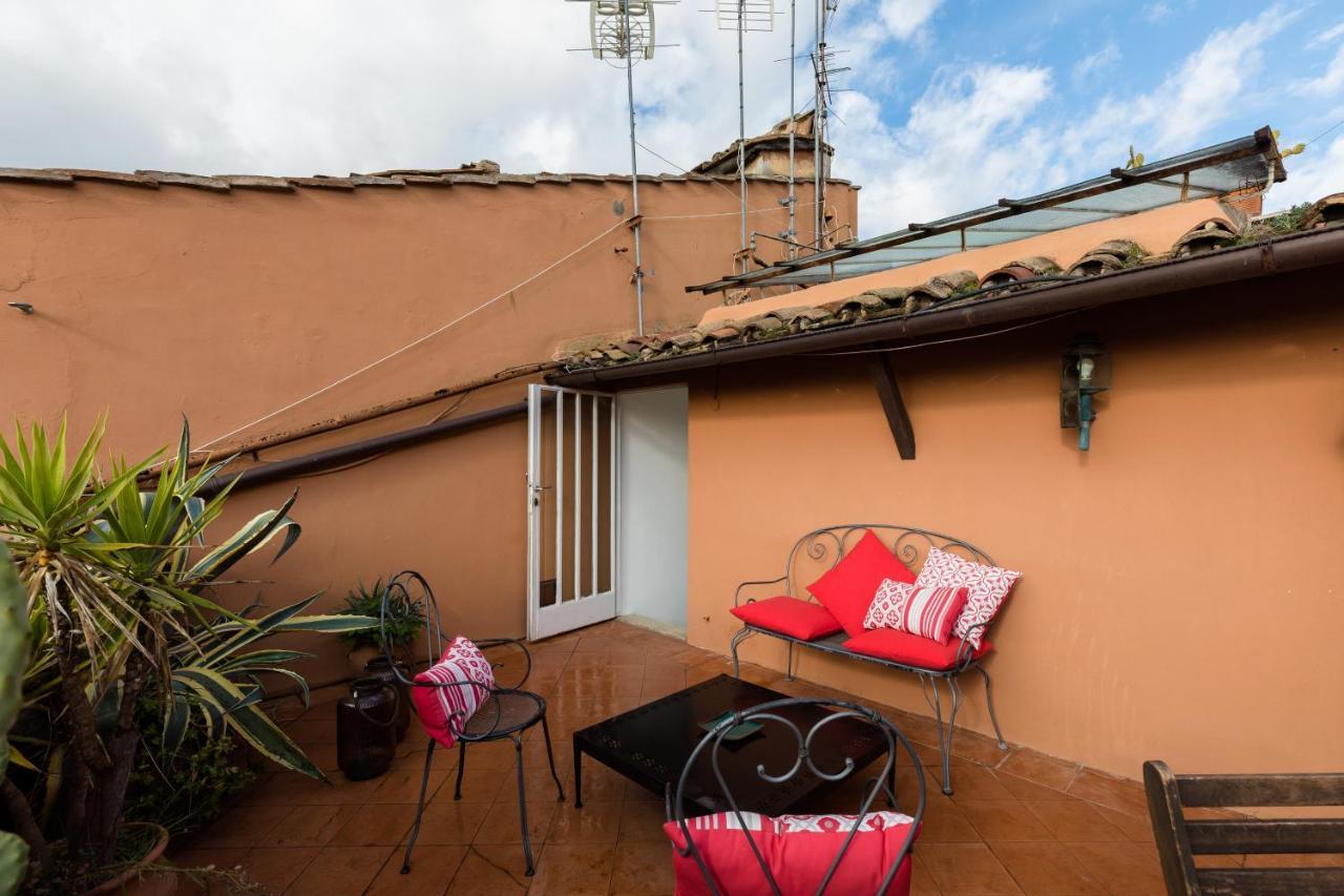 Amazing Penthouse With Private Terrace In Trastevere Rome Bagian luar foto